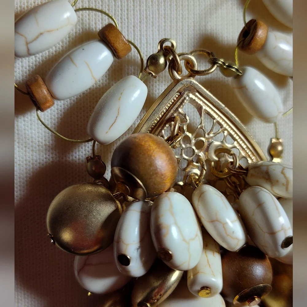 Long Large Statement Ivory Gold Necklace Nwot